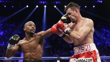 足彩网首页|年轻前锋亲手送詹姆斯回家晋级总决赛 赛后获偶像专属战靴致敬开启新时代