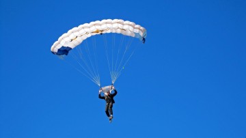 【中国足彩网】规则之基动摇，QG与LGD重赛风波全解析—胜负的真谛何在？